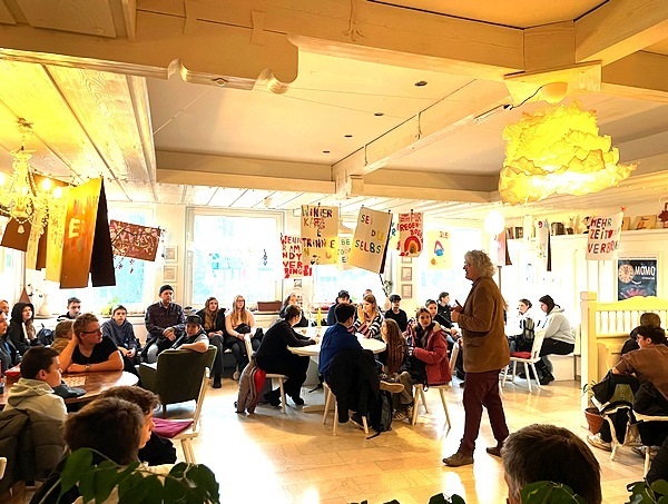 Besuch des Theaterstücks „Momo“